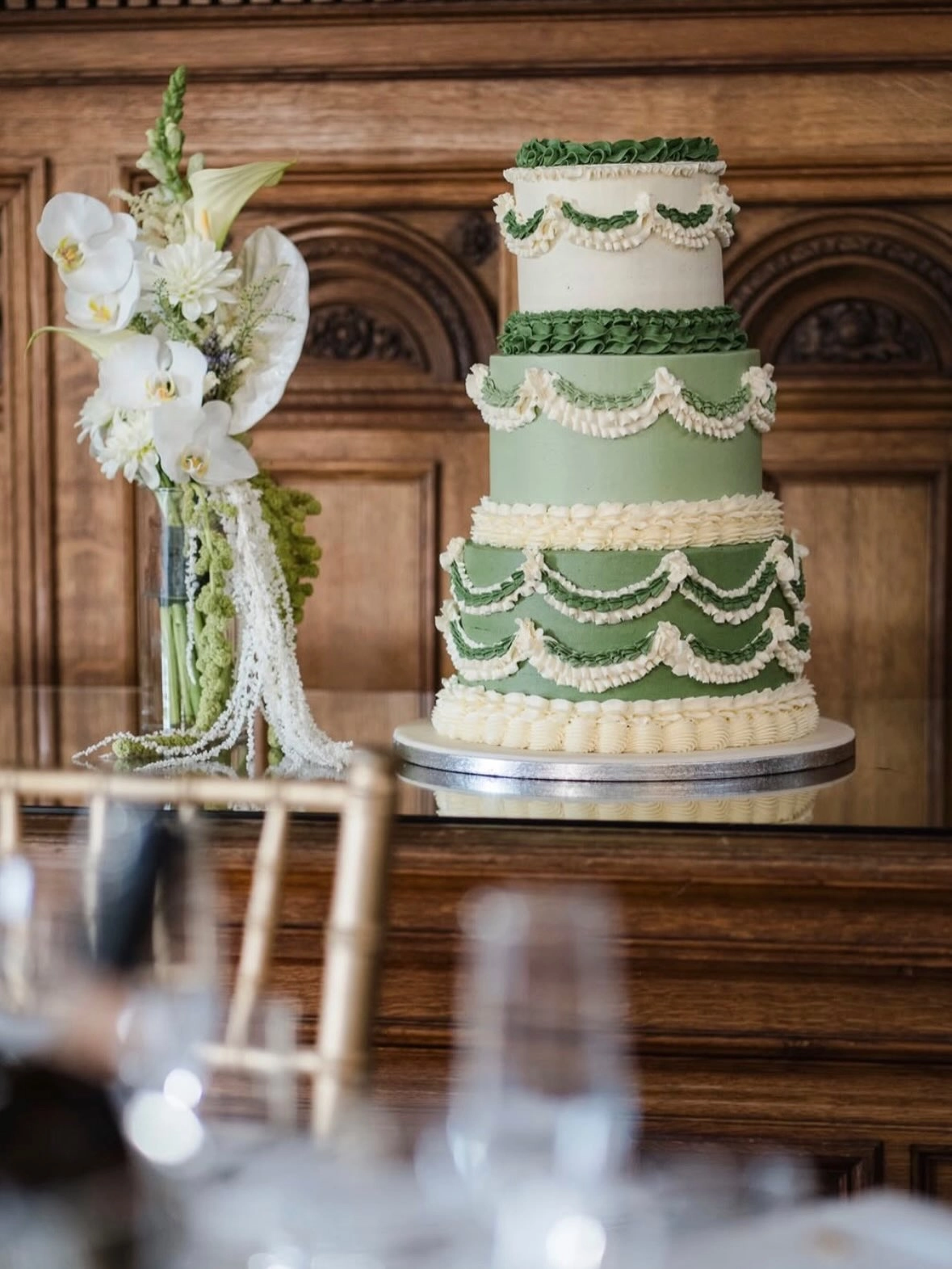 Mordern white bridal bouquet with hanging amaranthus and vintage style buttercream iced cake